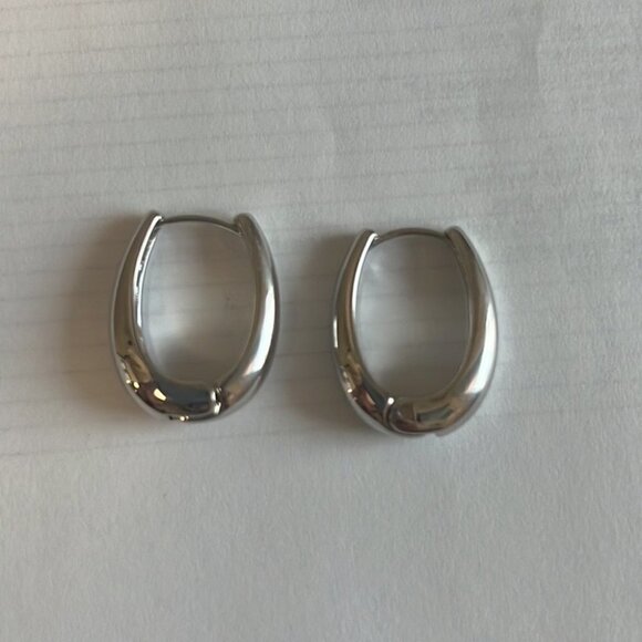 Silver Tone Drop Shape Earrings - Picture 4 of 8